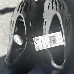 adidas Yeezy Foam RNR Onyx